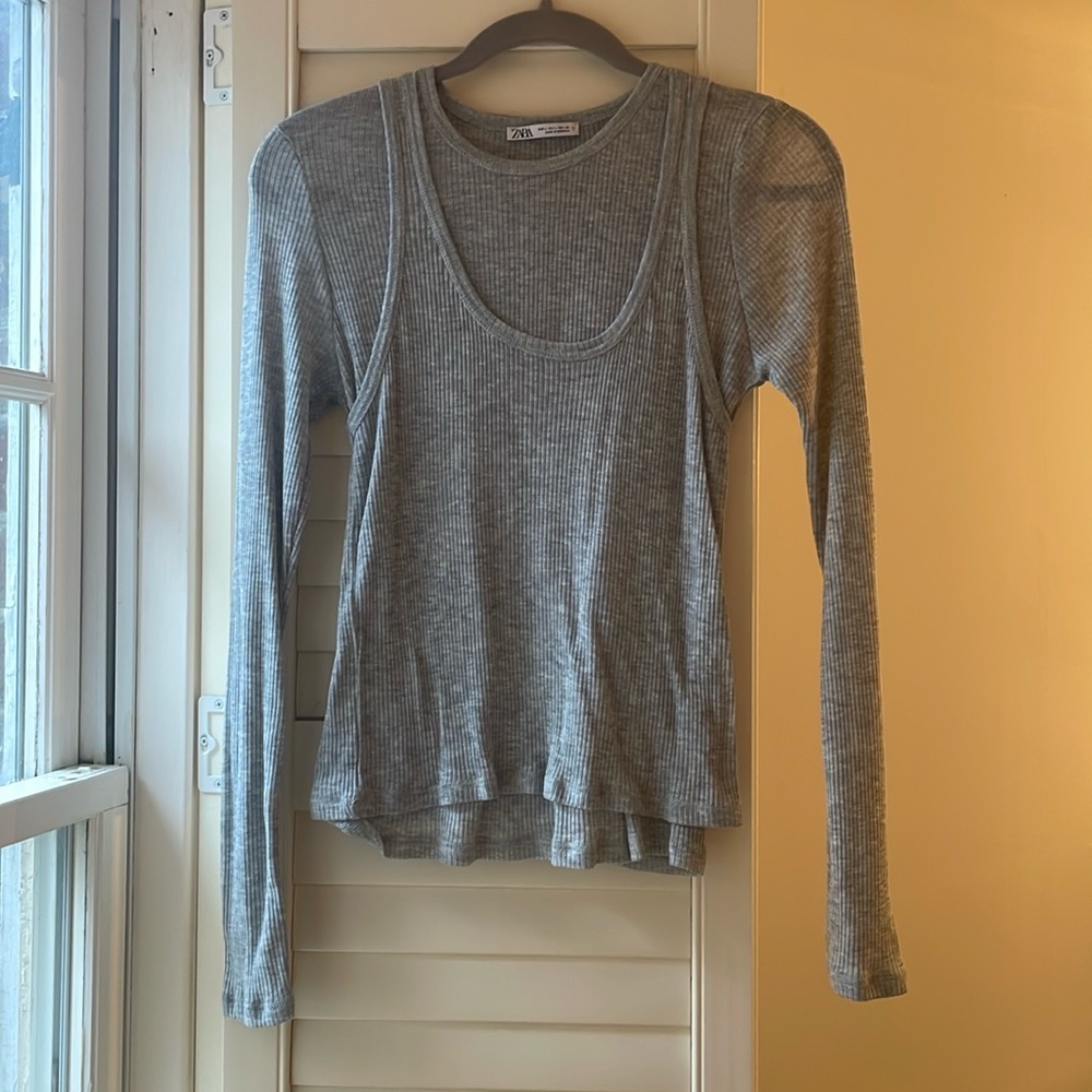 Never worn NWOT Zara layered long sleeve and tank top size L color gray